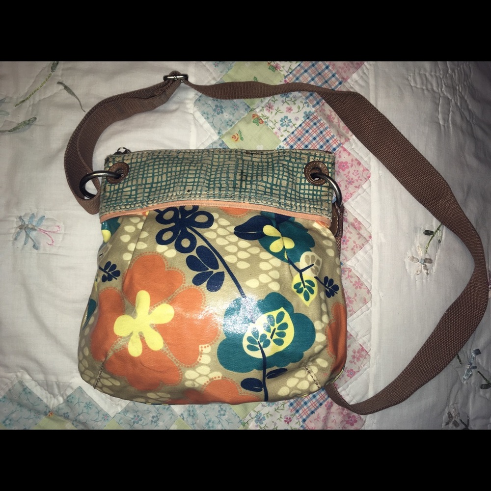 Clearance 🛍 Flowery coated canvas fossil crossbody.